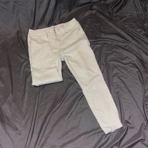 Mid Rise Ankle Jeans